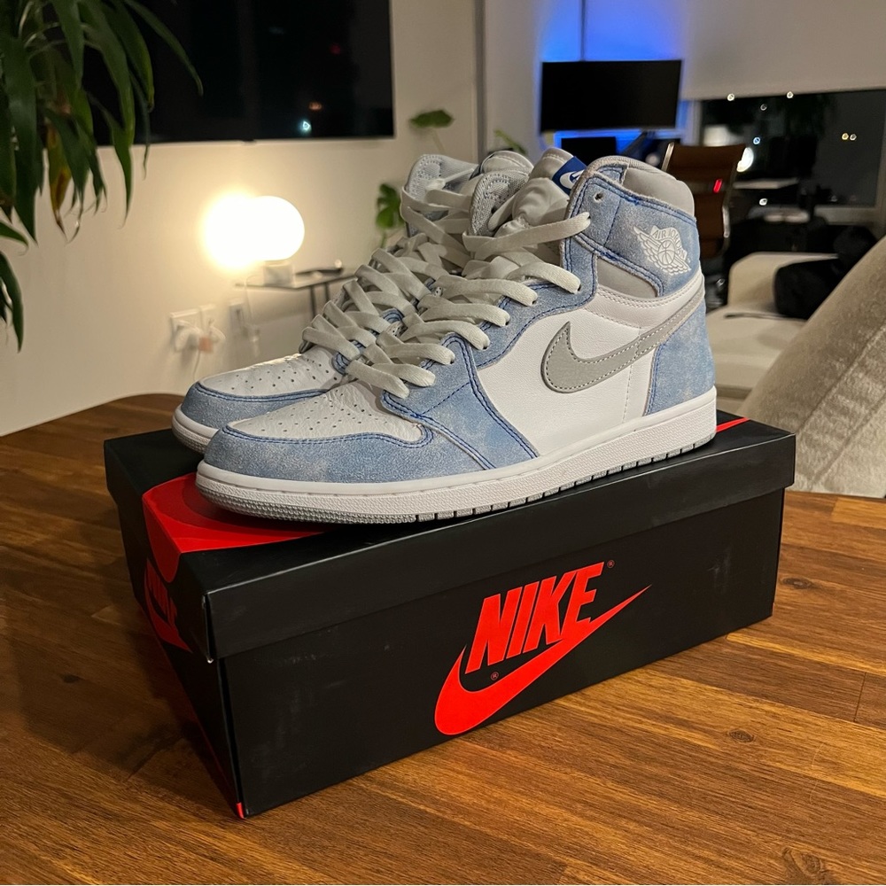 Air Jordan 1 Retro High OG 'Hyper Royal' | LIKE NEW!